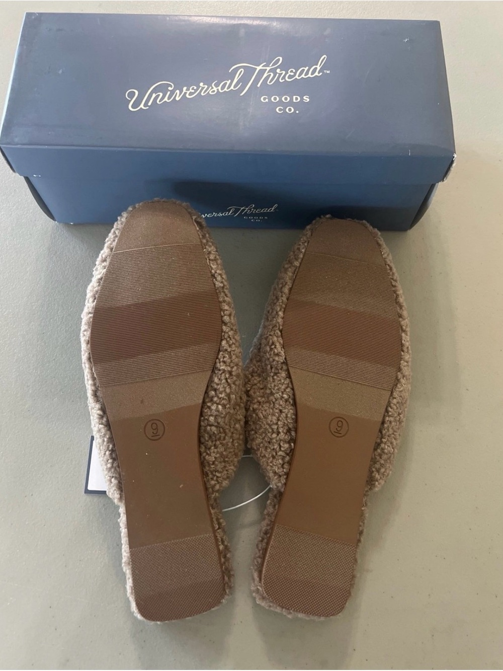 Universal Thread Sherpa Slide Slippers in Taupe Size 9 - Picture 4 of 6